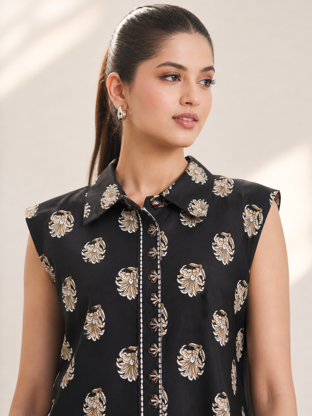 Elegant Printed 2-Piece Co-Ord Set with Sleeveless Shirt 2 Elegant Printed 2-Piece