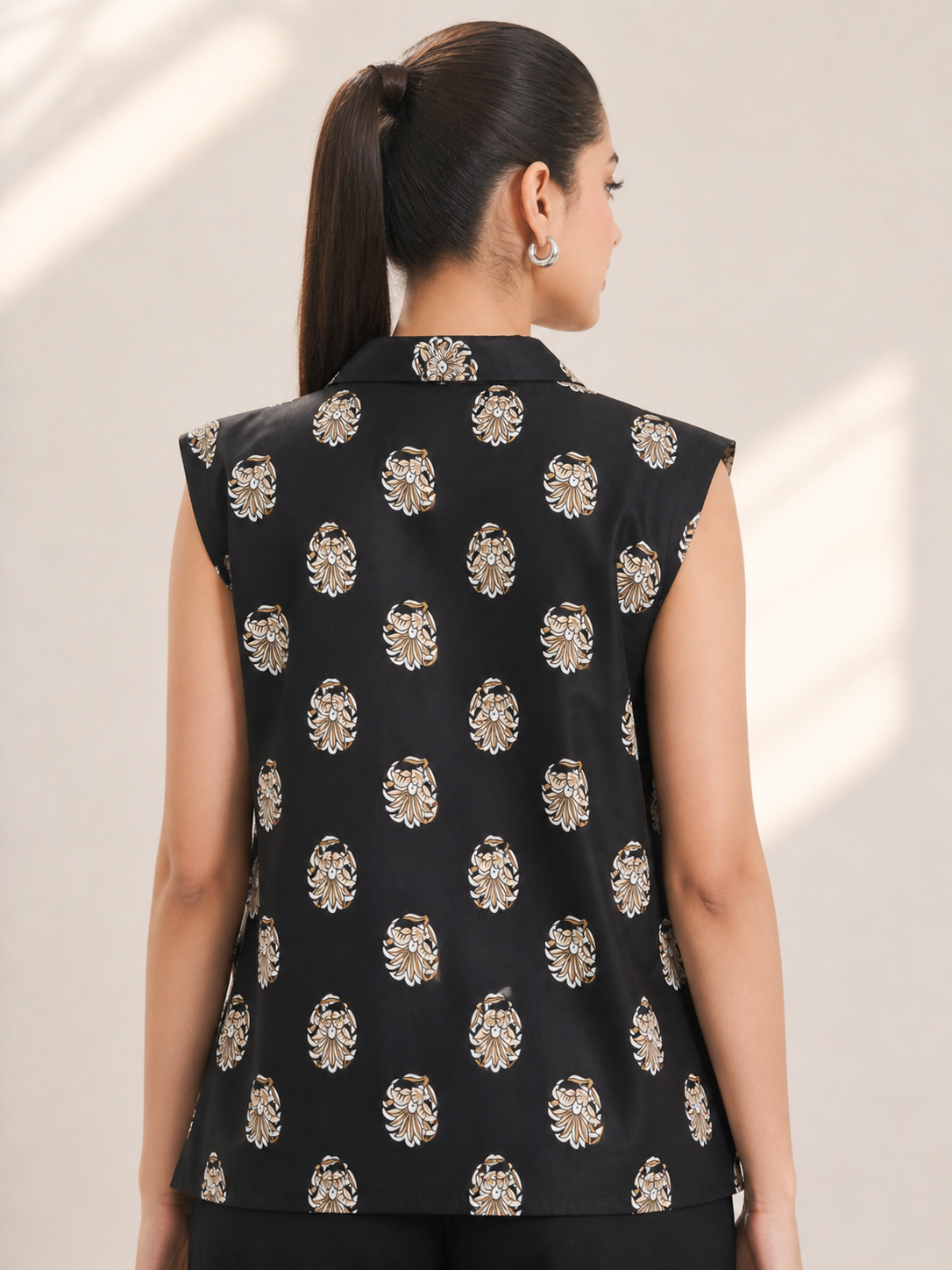 Elegant Printed 2-Piece Co-Ord Set with Sleeveless Shirt 3 Elegant Printed 2-Piece